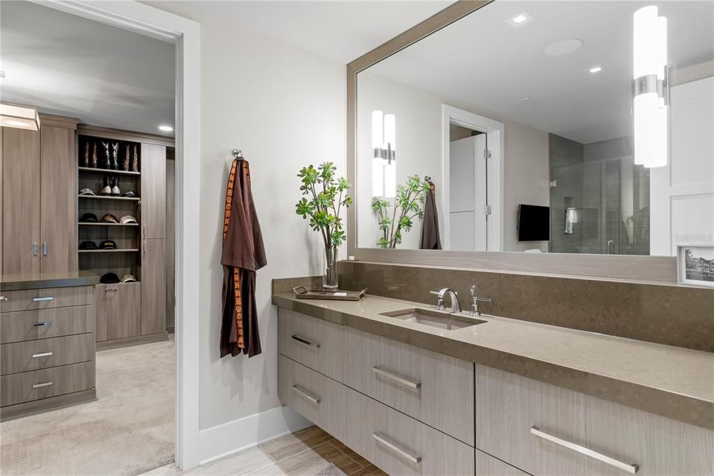 For Sale: $8,450,000 (5 beds, 6 baths, 7457 Square Feet)