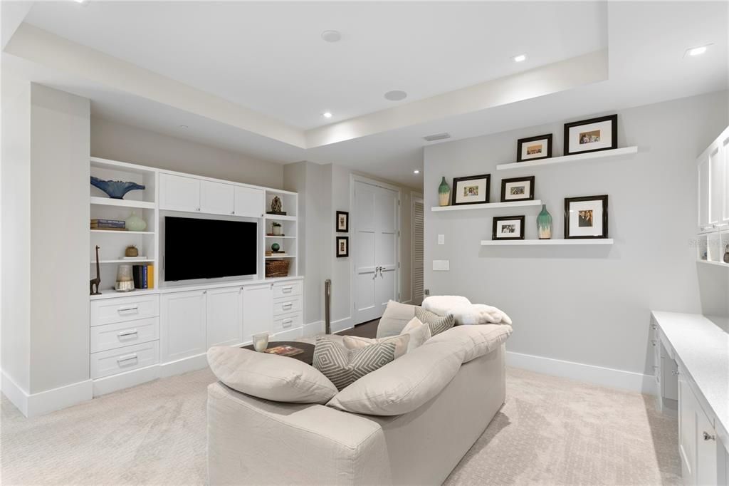 For Sale: $8,450,000 (5 beds, 6 baths, 7457 Square Feet)