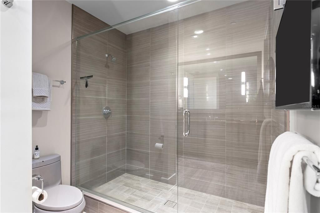 For Sale: $8,450,000 (5 beds, 6 baths, 7457 Square Feet)