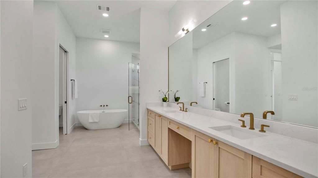 Active With Contract: $2,375,000 (5 beds, 4 baths, 4688 Square Feet)