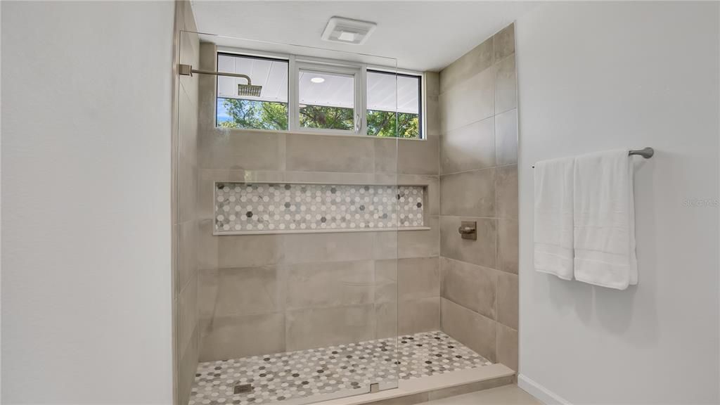 Active With Contract: $2,375,000 (5 beds, 4 baths, 4688 Square Feet)