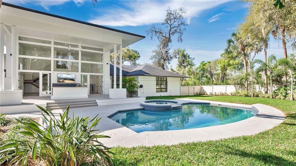 Active With Contract: $2,375,000 (5 beds, 4 baths, 4688 Square Feet)