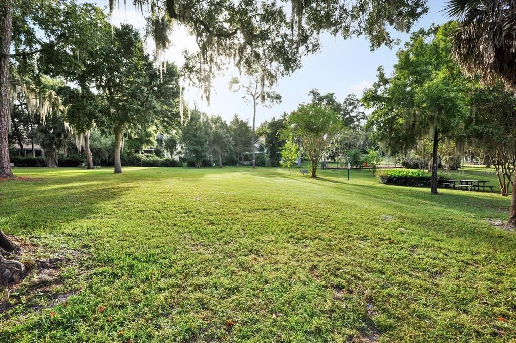 Active With Contract: $2,375,000 (5 beds, 4 baths, 4688 Square Feet)