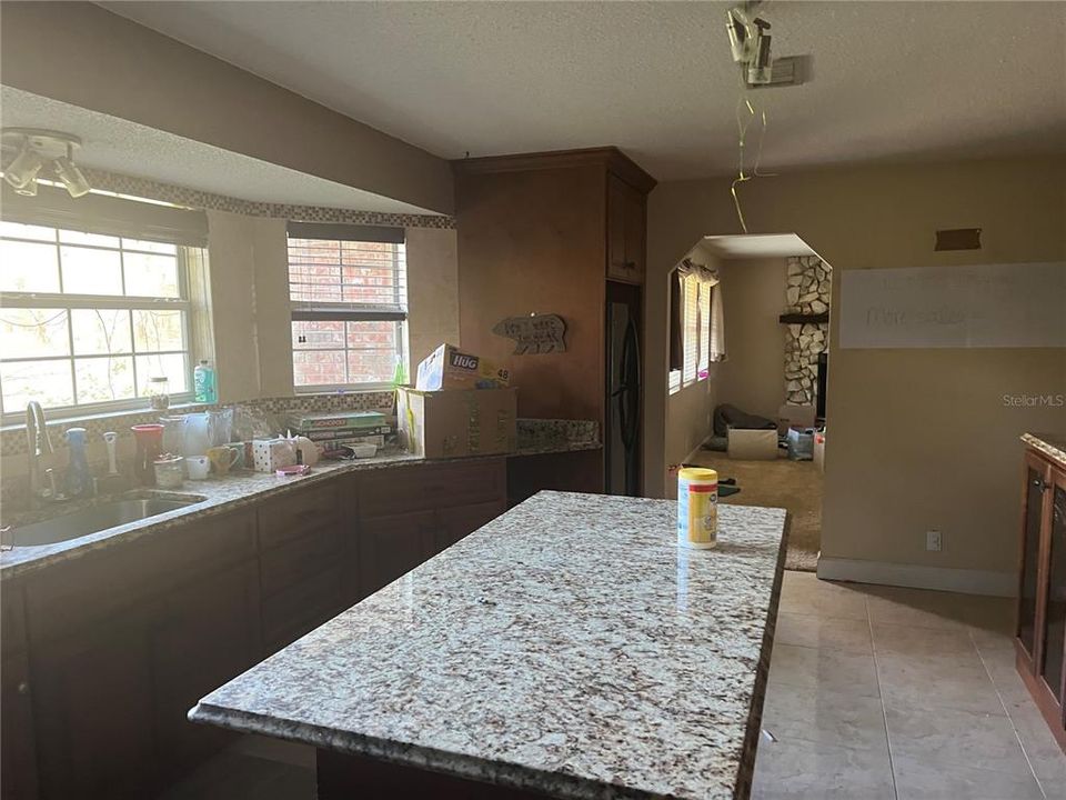 На продажу: $500,000 (5 спален, 3 ванн, 2584 Квадратных фут)