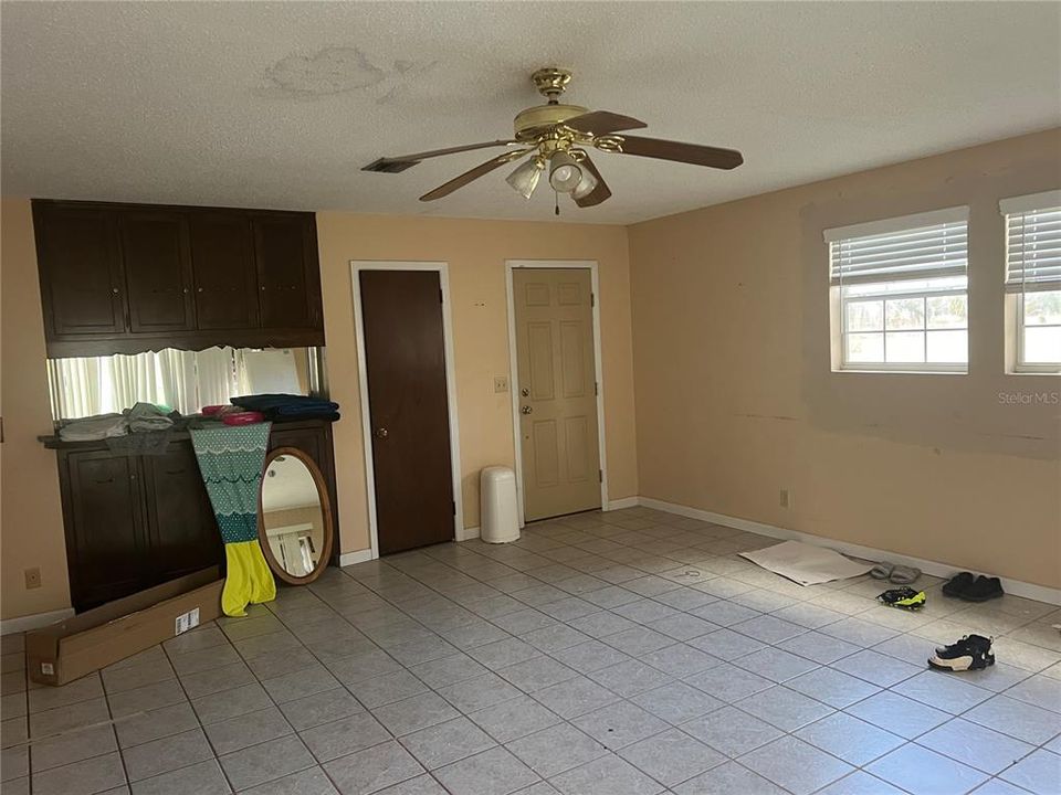 На продажу: $500,000 (5 спален, 3 ванн, 2584 Квадратных фут)