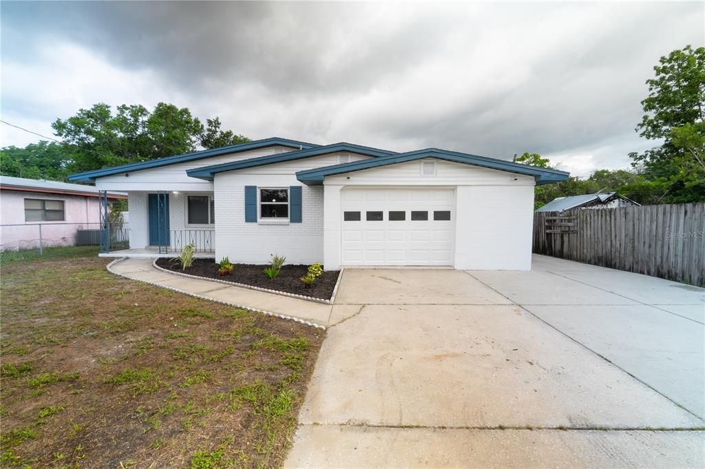 Recently Sold: $319,000 (4 beds, 2 baths, 1404 Square Feet)