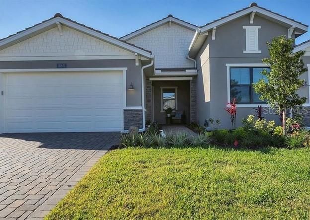 Recently Sold: $440,000 (2 beds, 2 baths, 1601 Square Feet)