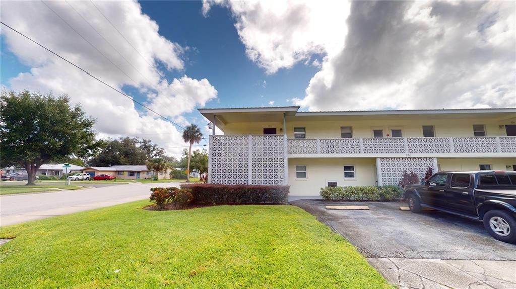 待售: $114,000 (2 贝兹, 1 浴室, 1016 平方英尺)