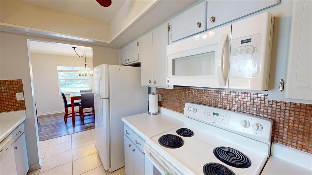 待售: $114,000 (2 贝兹, 1 浴室, 1016 平方英尺)