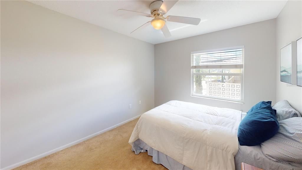 待售: $114,000 (2 贝兹, 1 浴室, 1016 平方英尺)