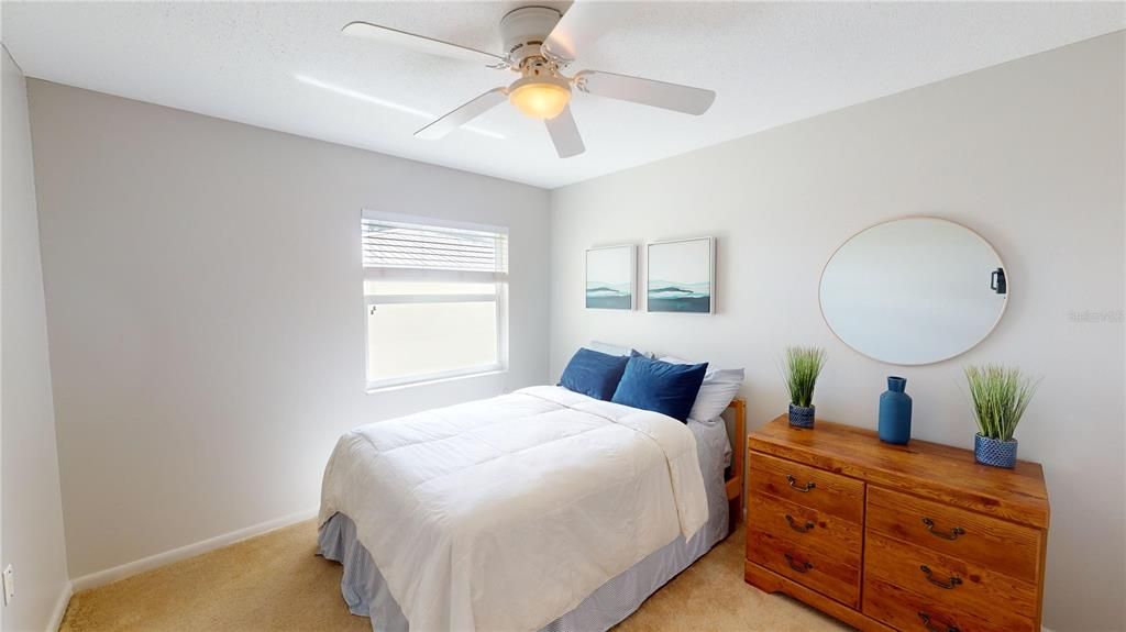 待售: $114,000 (2 贝兹, 1 浴室, 1016 平方英尺)