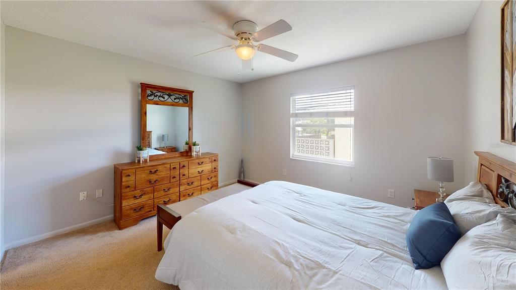 待售: $114,000 (2 贝兹, 1 浴室, 1016 平方英尺)