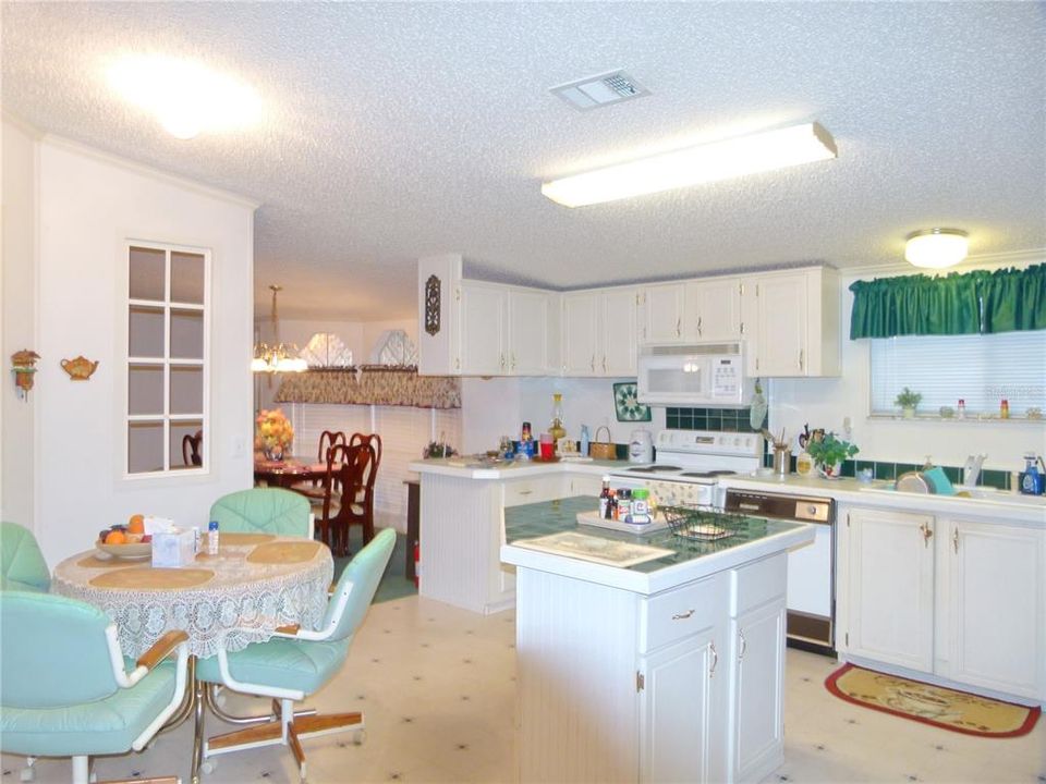 For Sale: $349,000 (3 beds, 2 baths, 1968 Square Feet)