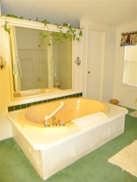 For Sale: $349,000 (3 beds, 2 baths, 1968 Square Feet)