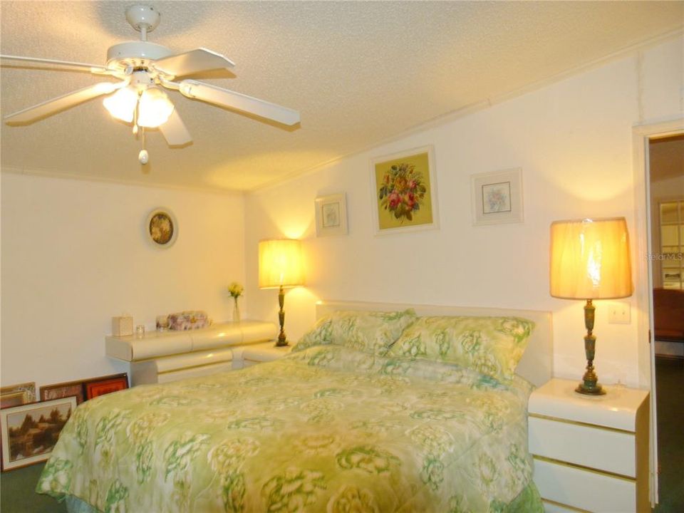 For Sale: $349,000 (3 beds, 2 baths, 1968 Square Feet)