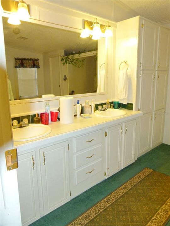 For Sale: $349,000 (3 beds, 2 baths, 1968 Square Feet)