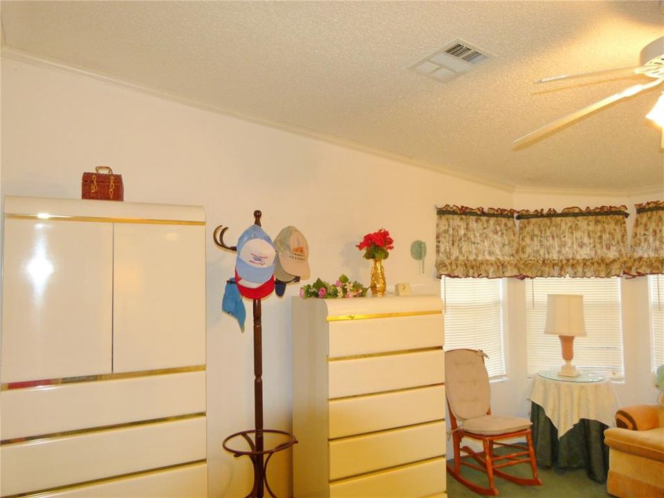 For Sale: $349,000 (3 beds, 2 baths, 1968 Square Feet)