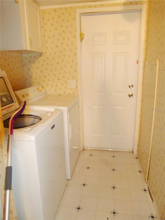 For Sale: $349,000 (3 beds, 2 baths, 1968 Square Feet)