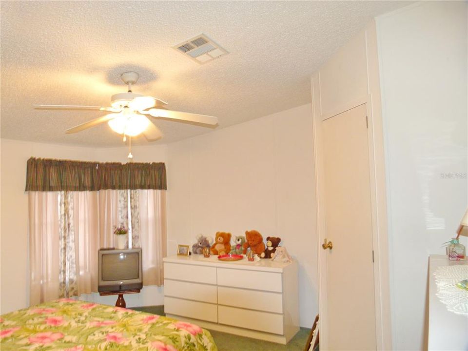 For Sale: $349,000 (3 beds, 2 baths, 1968 Square Feet)