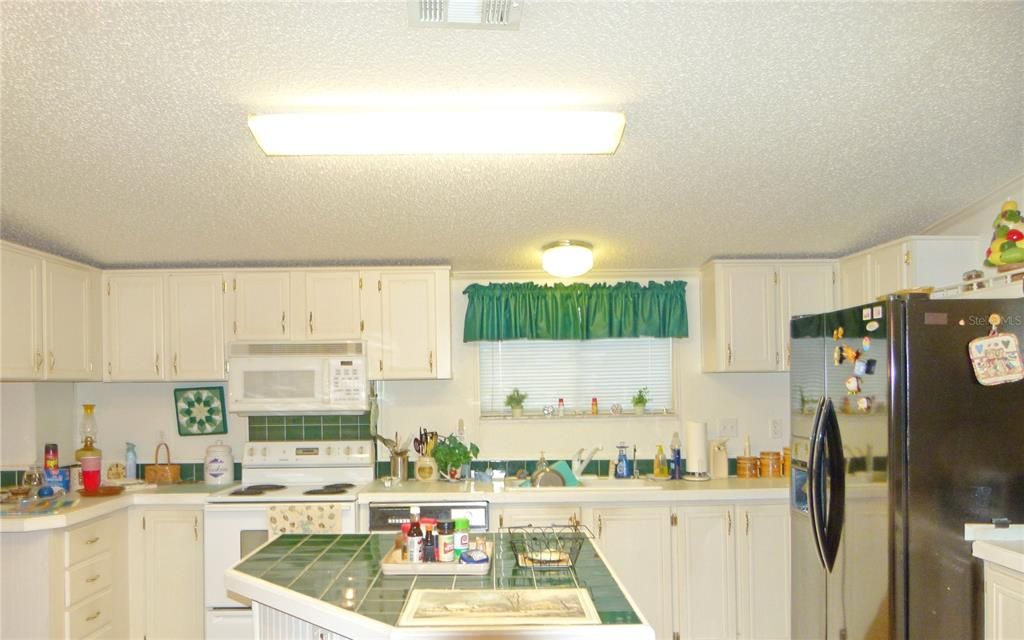 For Sale: $349,000 (3 beds, 2 baths, 1968 Square Feet)