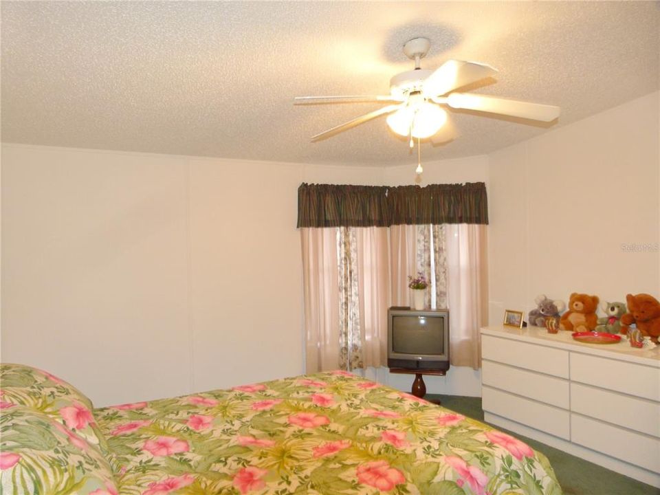 For Sale: $349,000 (3 beds, 2 baths, 1968 Square Feet)