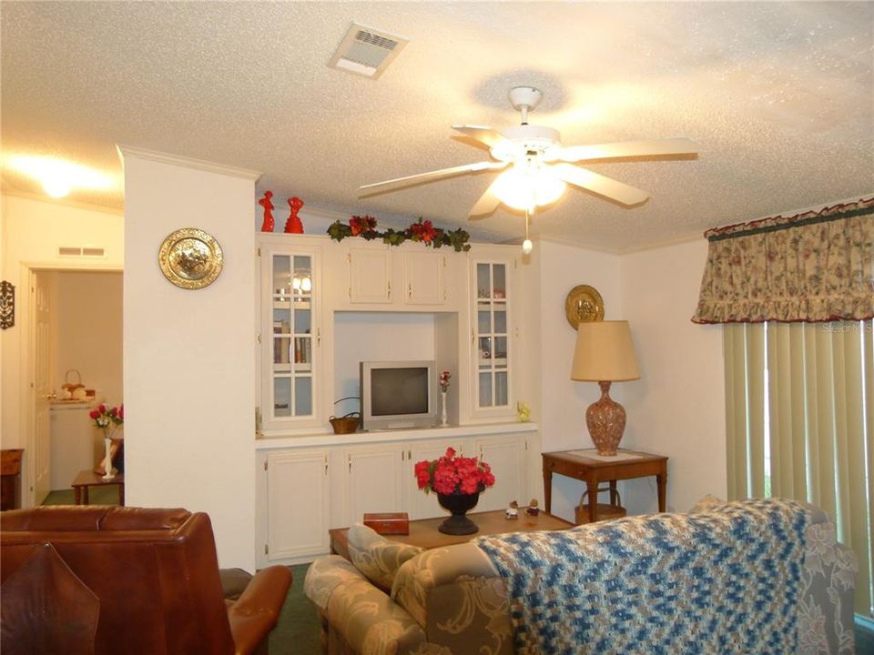 For Sale: $349,000 (3 beds, 2 baths, 1968 Square Feet)