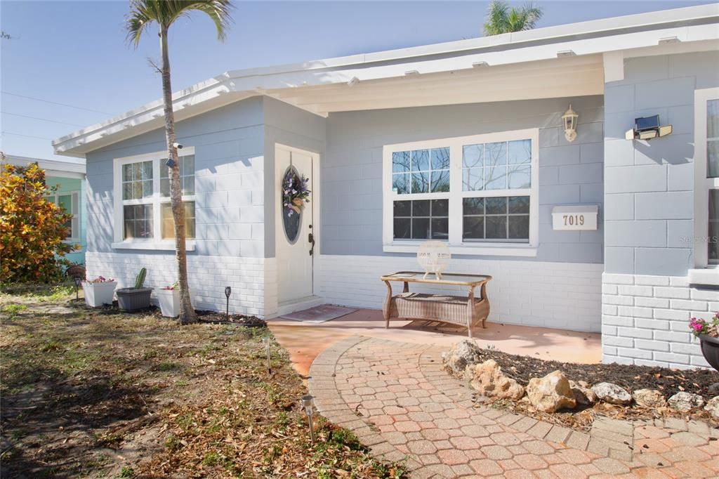 最近售出: $390,000 (3 贝兹, 2 浴室, 1233 平方英尺)