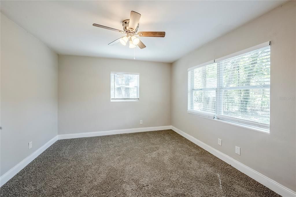 合同活跃: $225,000 (3 贝兹, 1 浴室, 1152 平方英尺)