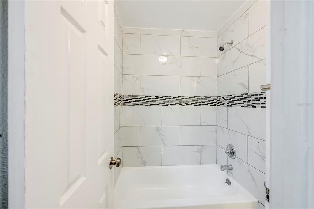 合同活跃: $225,000 (3 贝兹, 1 浴室, 1152 平方英尺)