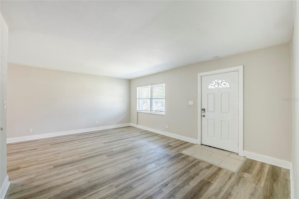 合同活跃: $225,000 (3 贝兹, 1 浴室, 1152 平方英尺)