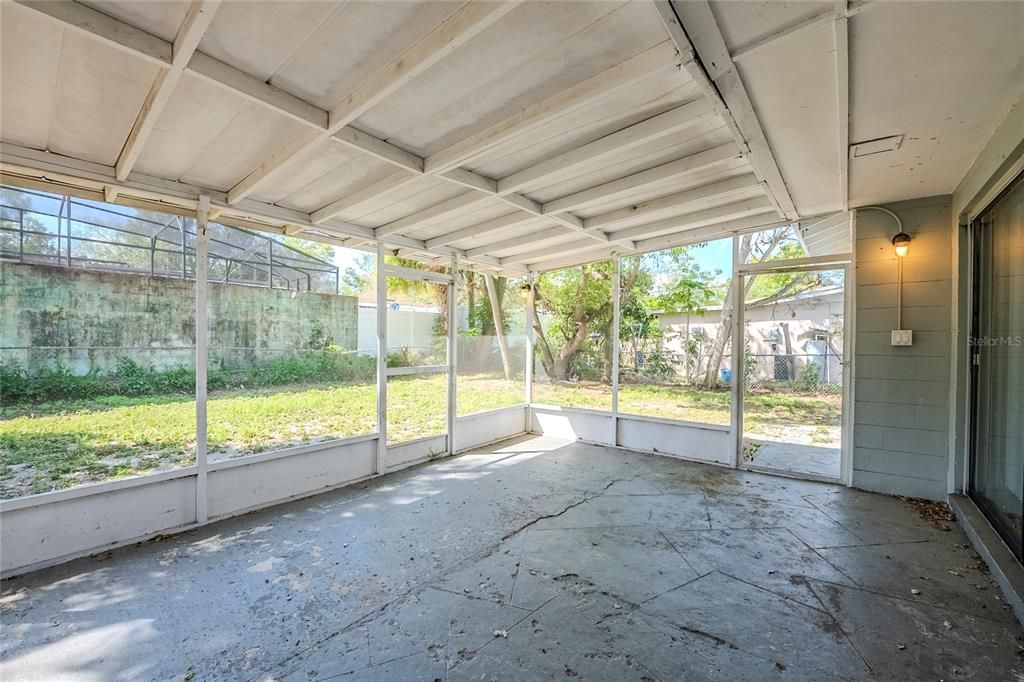 合同活跃: $225,000 (3 贝兹, 1 浴室, 1152 平方英尺)