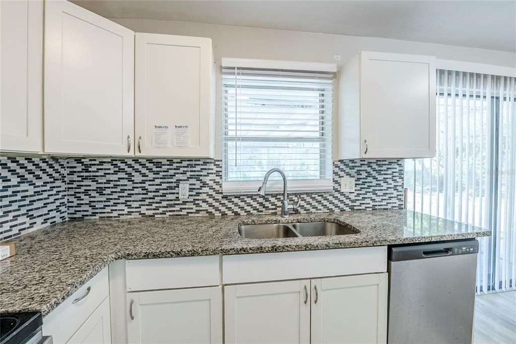 合同活跃: $225,000 (3 贝兹, 1 浴室, 1152 平方英尺)