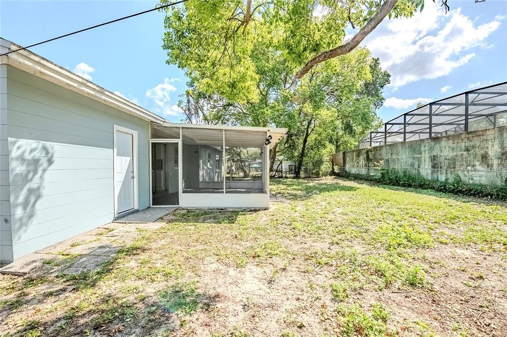 合同活跃: $225,000 (3 贝兹, 1 浴室, 1152 平方英尺)