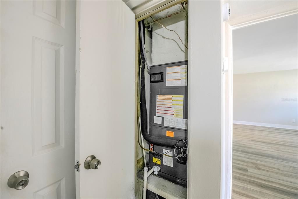 合同活跃: $225,000 (3 贝兹, 1 浴室, 1152 平方英尺)