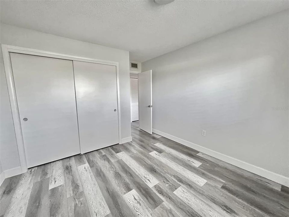 На продажу: $148,999 (2 спален, 1 ванн, 913 Квадратных фут)