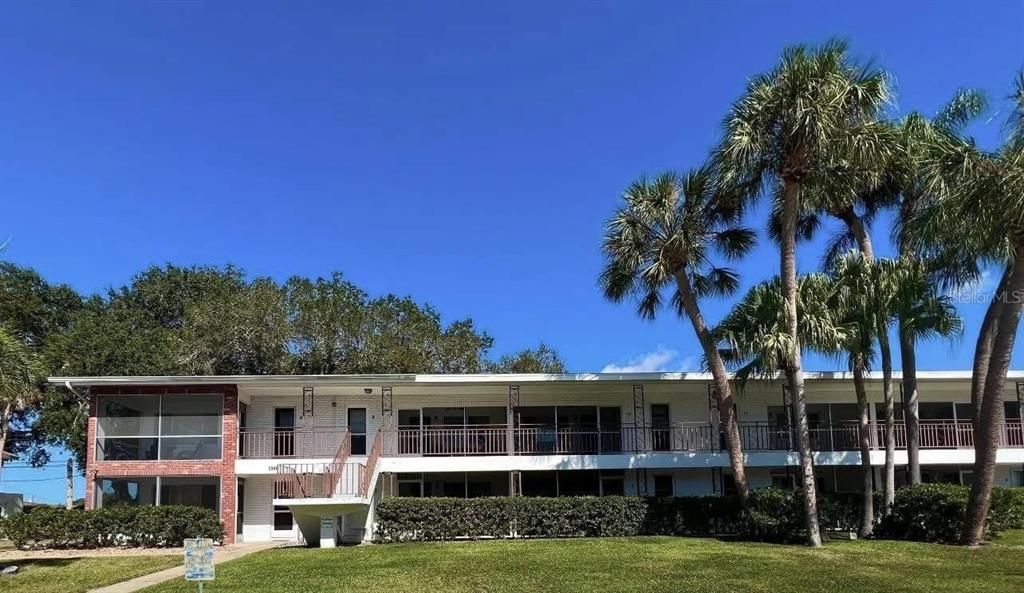 На продажу: $148,999 (2 спален, 1 ванн, 913 Квадратных фут)