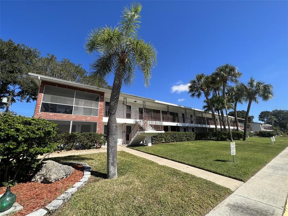 На продажу: $148,999 (2 спален, 1 ванн, 913 Квадратных фут)