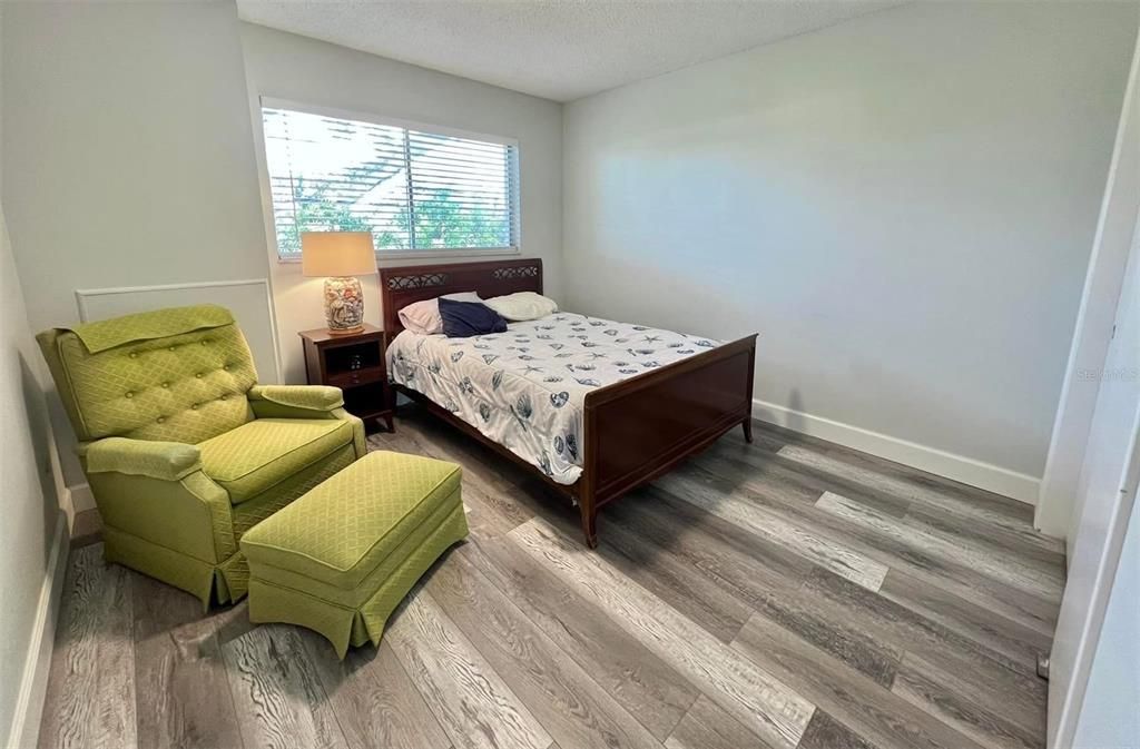 На продажу: $148,999 (2 спален, 1 ванн, 913 Квадратных фут)