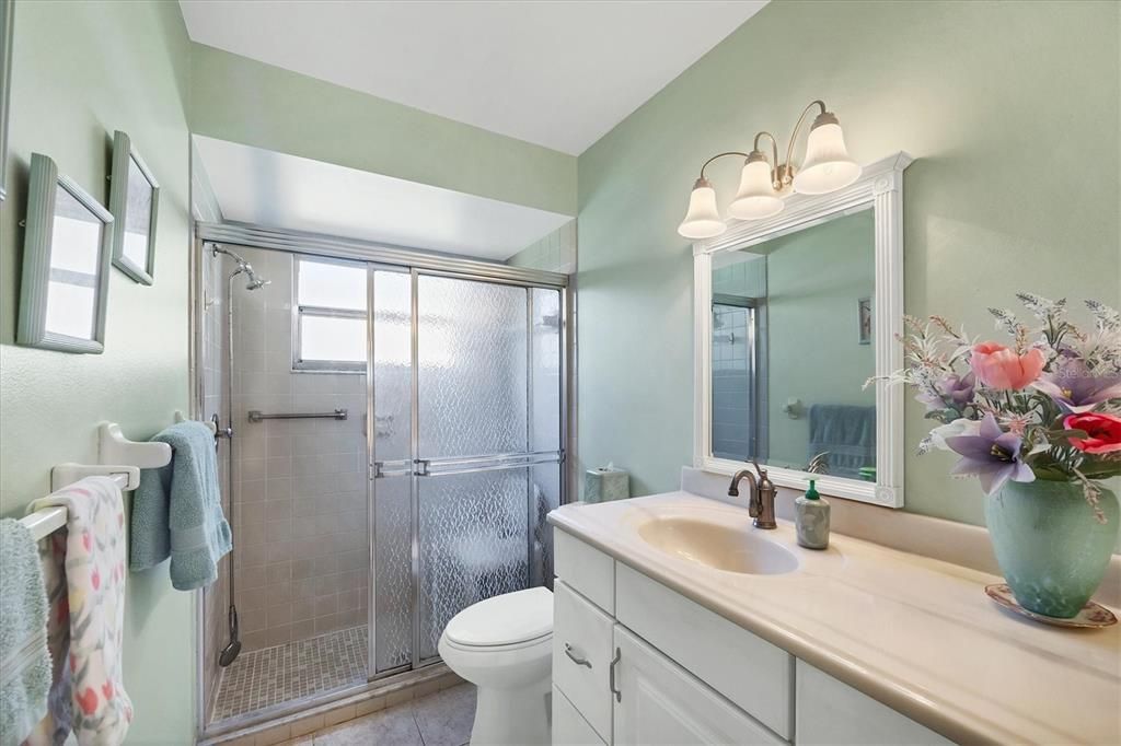 На продажу: $275,000 (2 спален, 2 ванн, 1374 Квадратных фут)