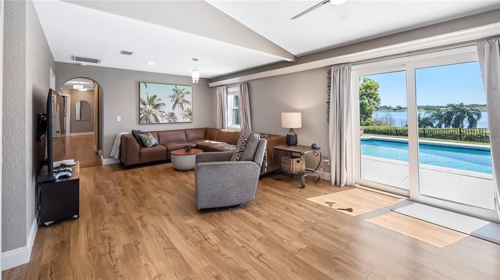 For Sale: $750,000 (5 beds, 4 baths, 3337 Square Feet)