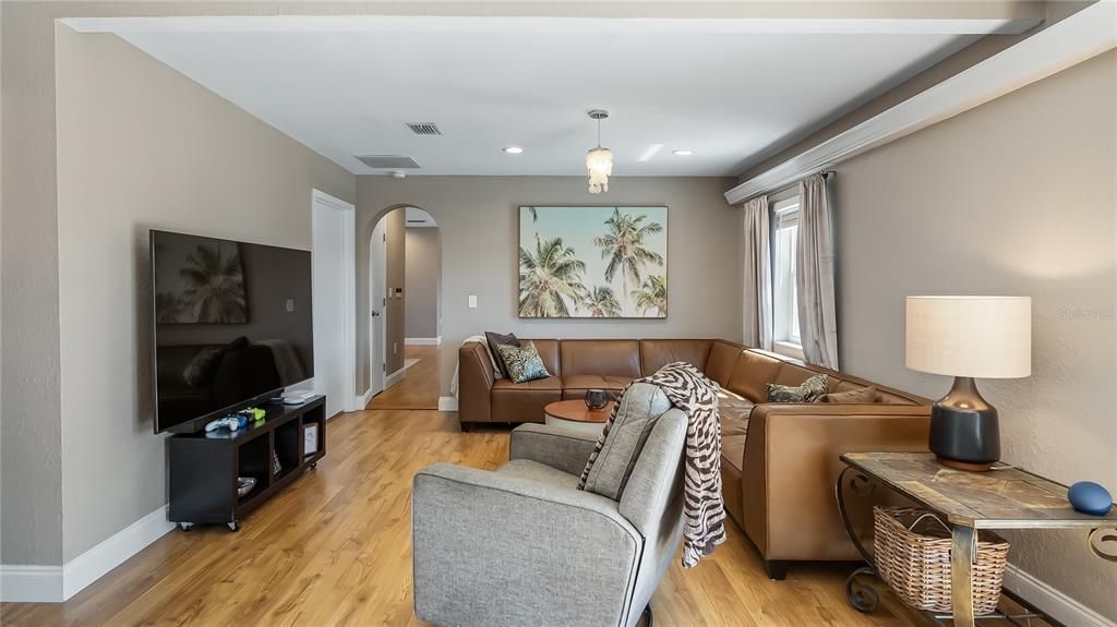 For Sale: $750,000 (5 beds, 4 baths, 3337 Square Feet)