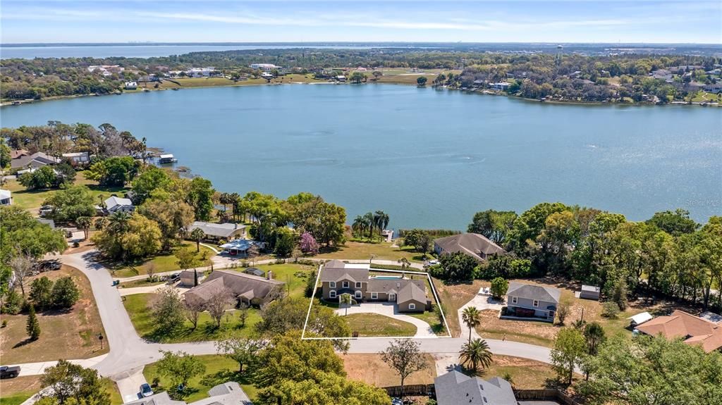 For Sale: $750,000 (5 beds, 4 baths, 3337 Square Feet)