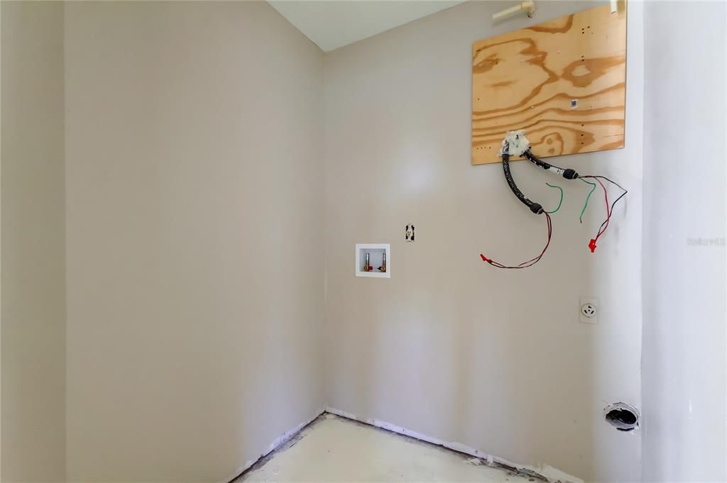 合同活跃: $69,900 (2 贝兹, 2 浴室, 960 平方英尺)