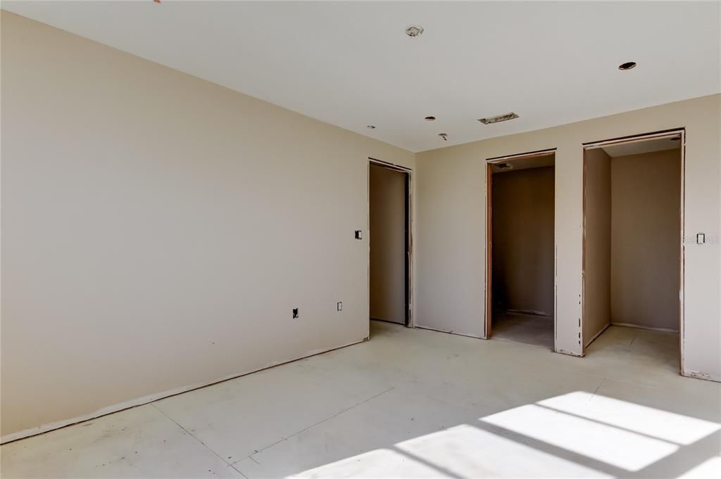 合同活跃: $69,900 (2 贝兹, 2 浴室, 960 平方英尺)