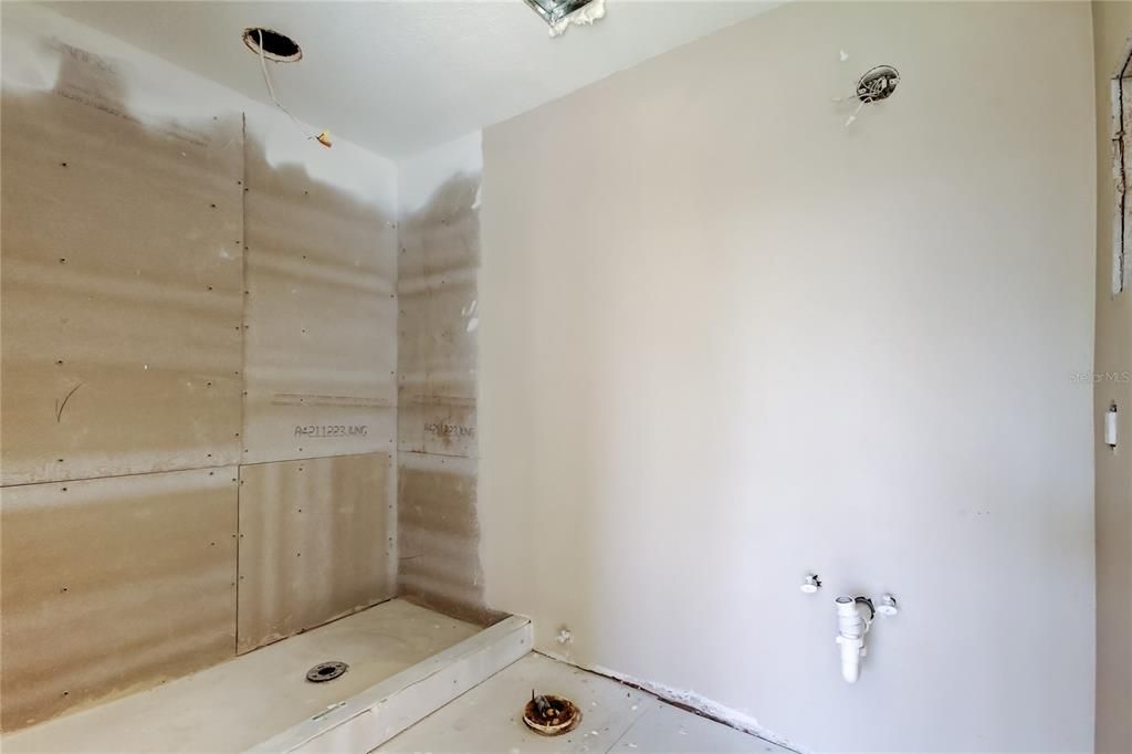 合同活跃: $69,900 (2 贝兹, 2 浴室, 960 平方英尺)