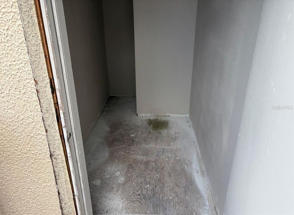 合同活跃: $69,900 (2 贝兹, 2 浴室, 960 平方英尺)