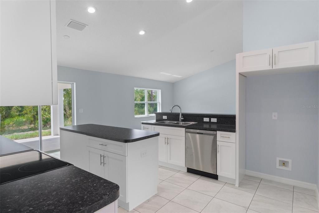 Active With Contract: $349,900 (3 beds, 2 baths, 1965 Square Feet)