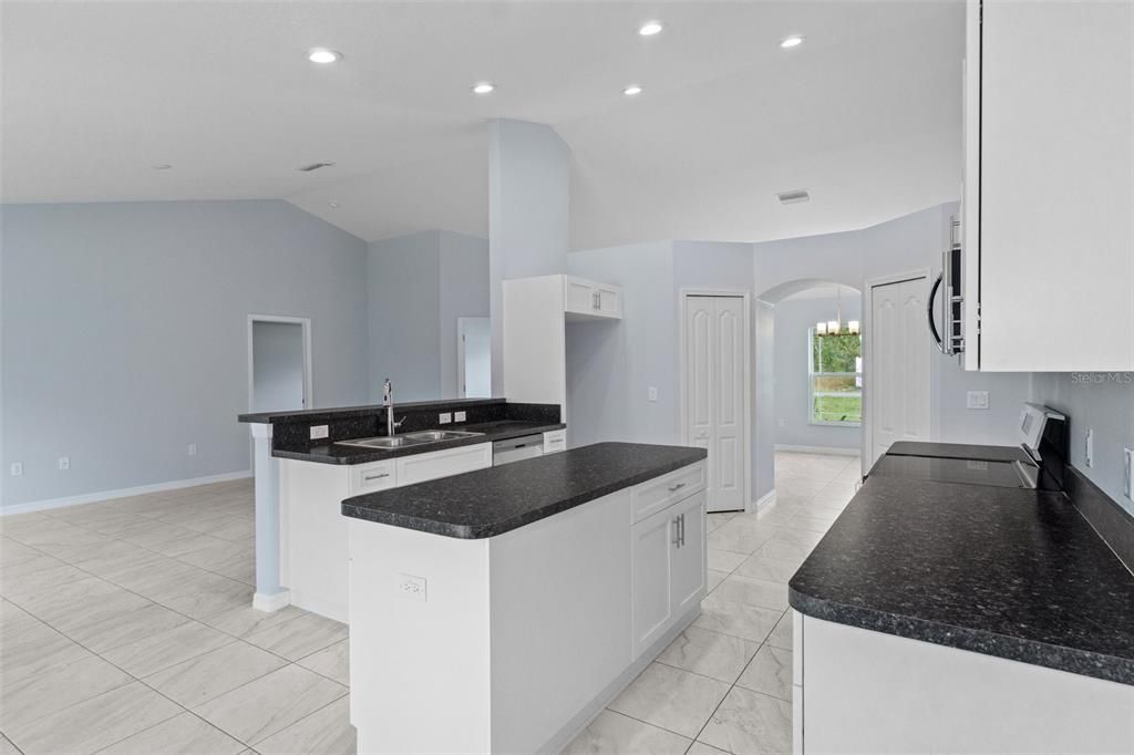 Active With Contract: $349,900 (3 beds, 2 baths, 1965 Square Feet)