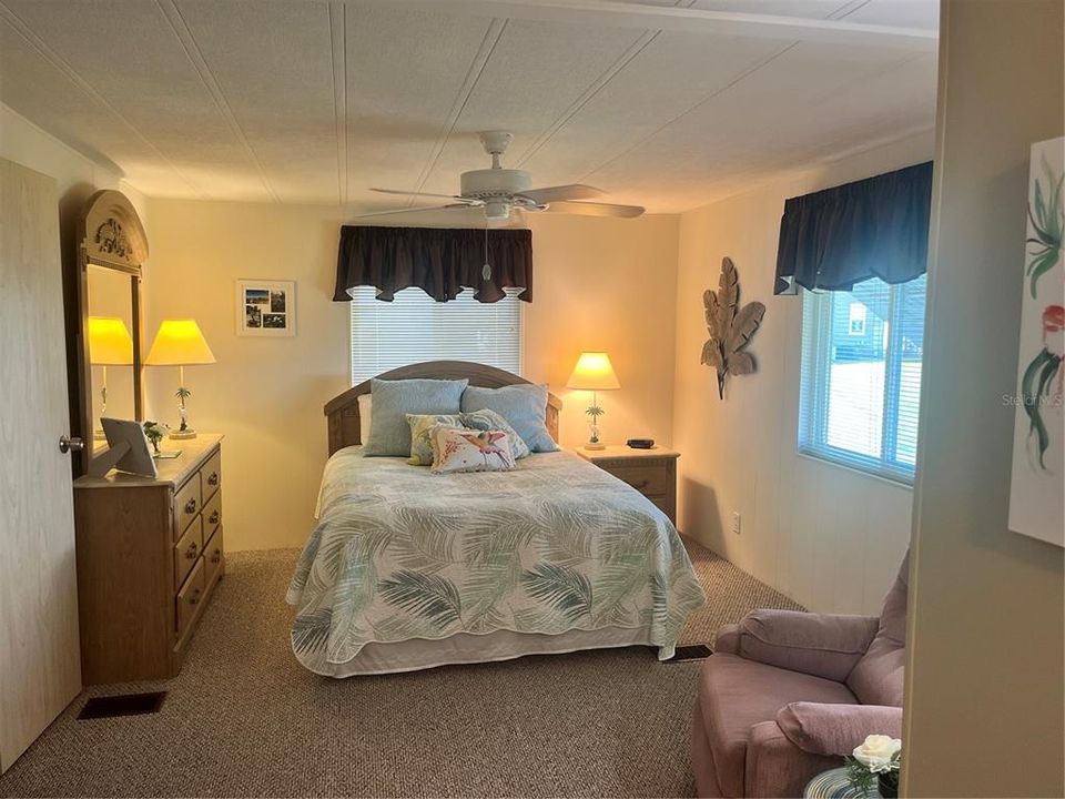 待售: $190,000 (2 贝兹, 2 浴室, 1056 平方英尺)