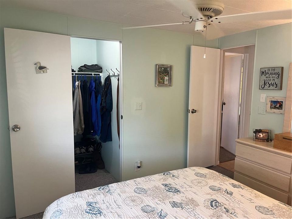 待售: $190,000 (2 贝兹, 2 浴室, 1056 平方英尺)